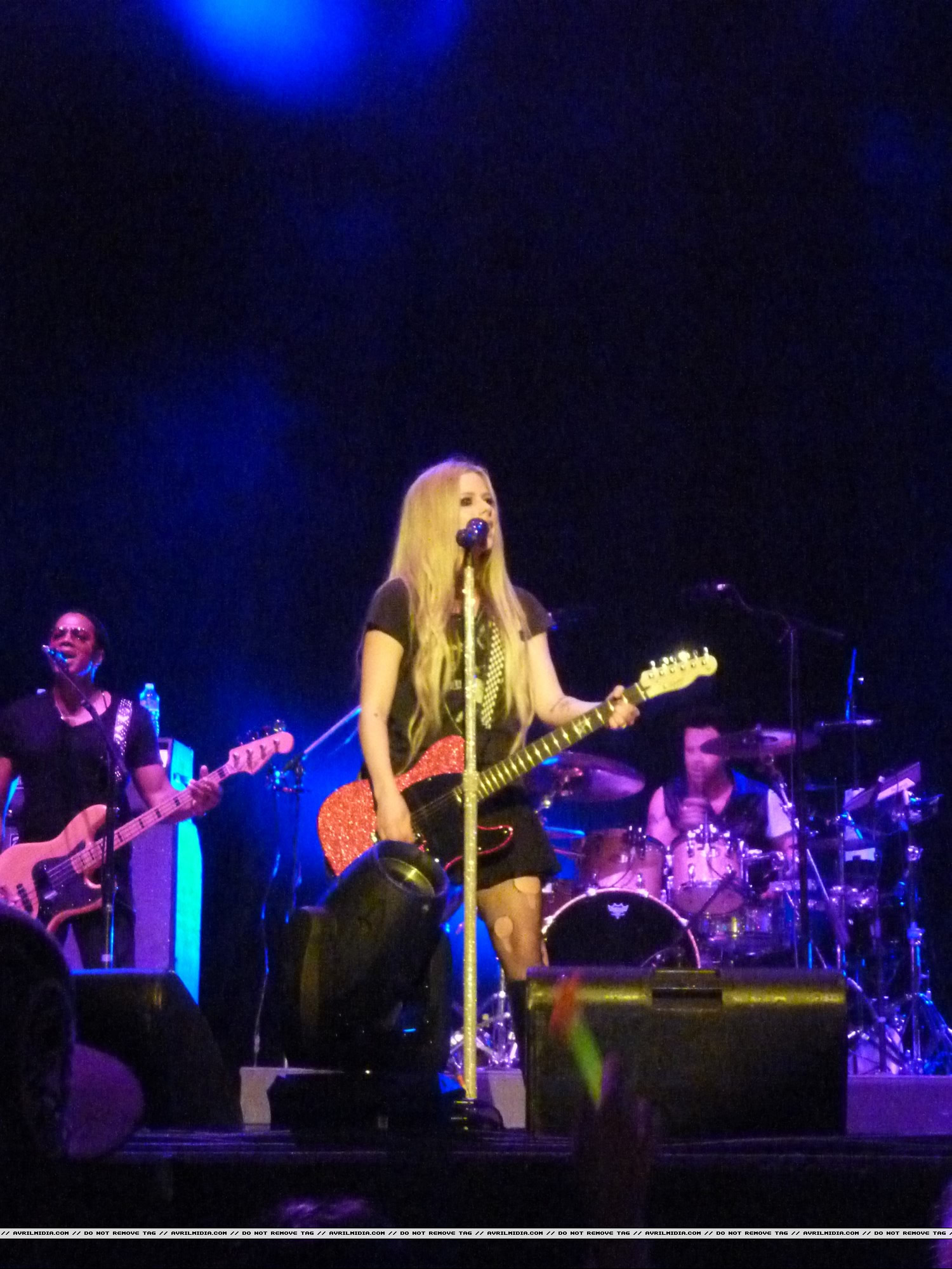 Palavras-chave: WhaBam Avril Lavigne Perfomance RockNRoll Live Toronto