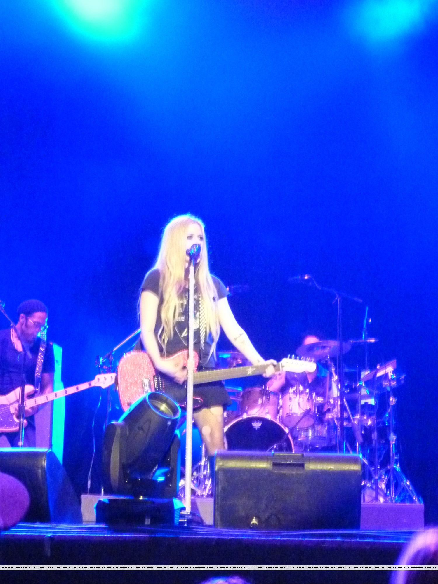 Palavras-chave: WhaBam Avril Lavigne Perfomance RockNRoll Live Toronto