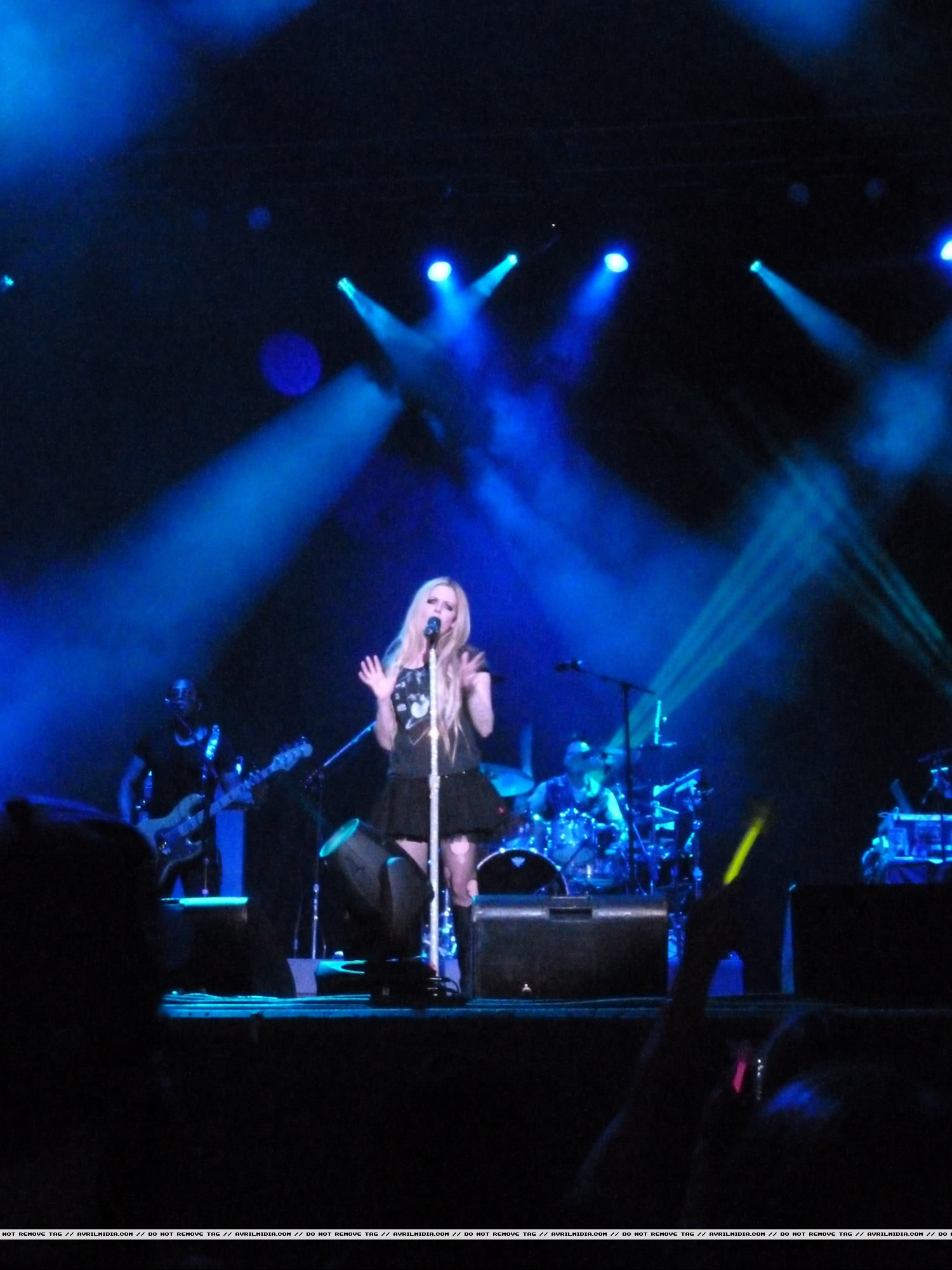 Palavras-chave: WhaBam Avril Lavigne Perfomance RockNRoll Live Toronto