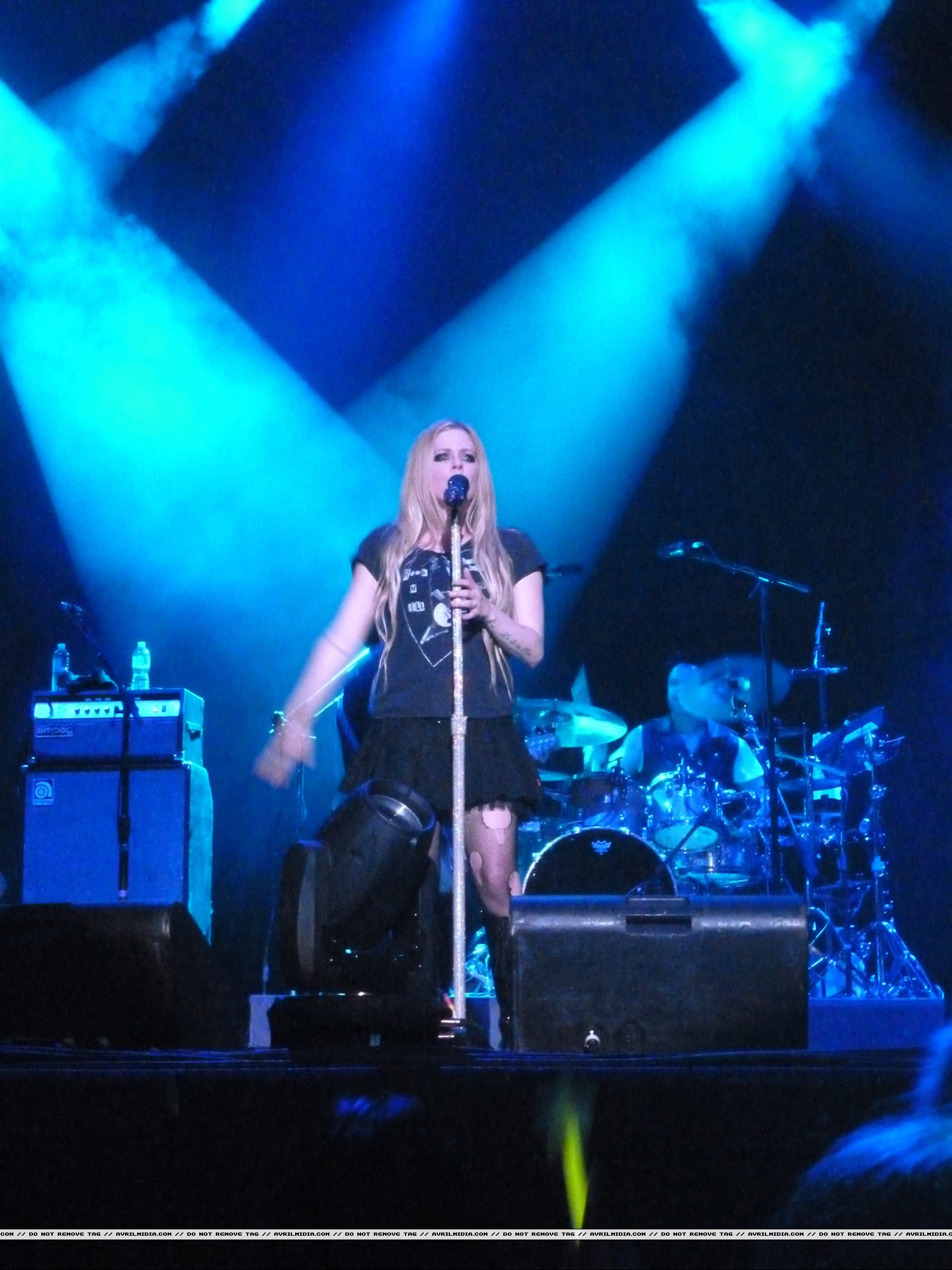 Palavras-chave: WhaBam Avril Lavigne Perfomance RockNRoll Live Toronto