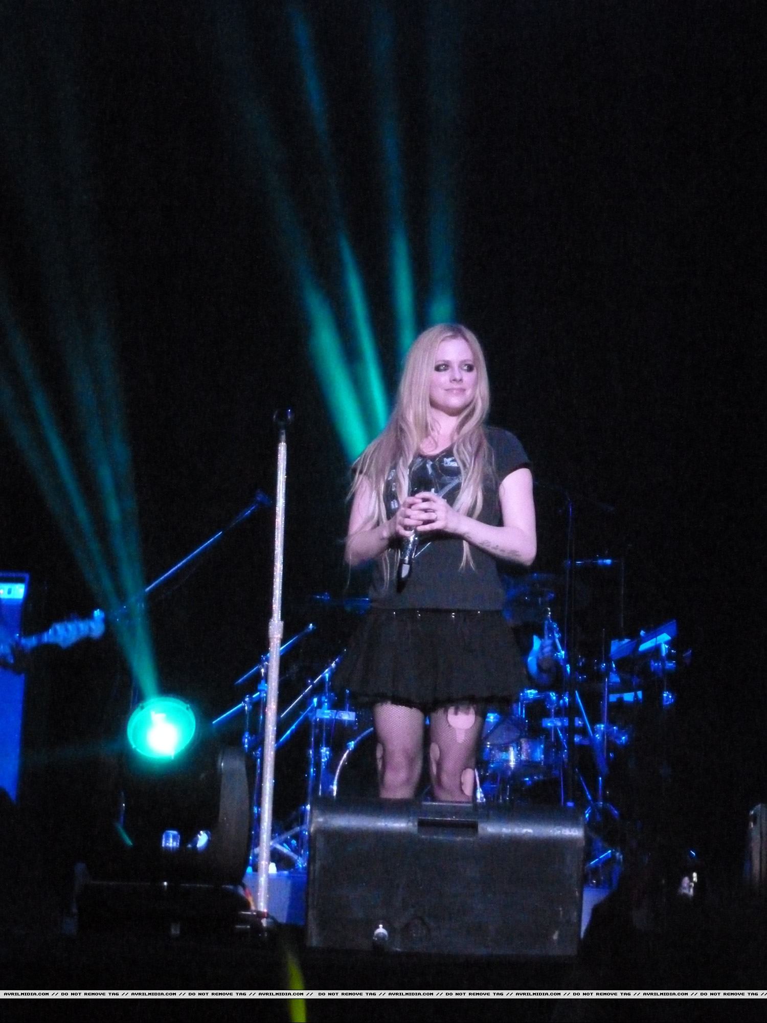 Palavras-chave: WhaBam Avril Lavigne Perfomance RockNRoll Live Toronto