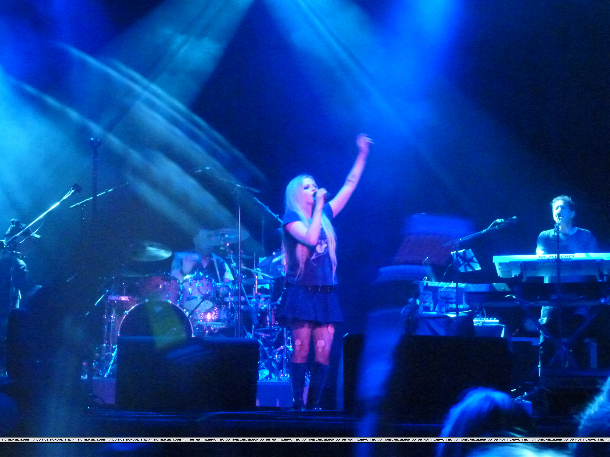 Palavras-chave: WhaBam Avril Lavigne Perfomance RockNRoll Live Toronto