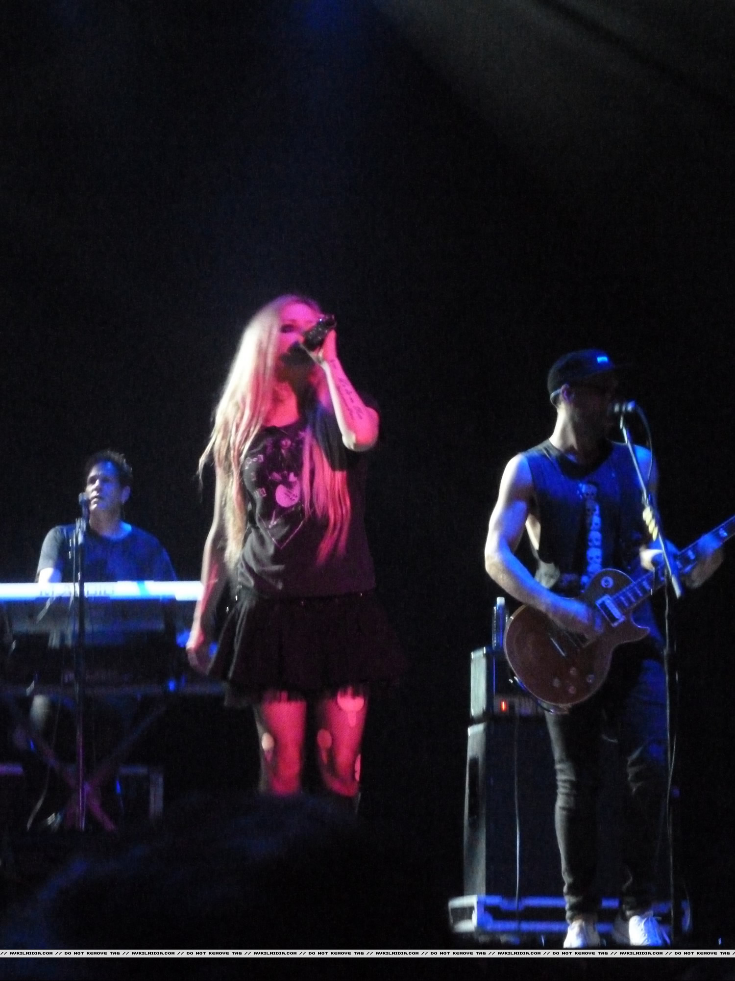 Palavras-chave: WhaBam Avril Lavigne Perfomance RockNRoll Live Toronto