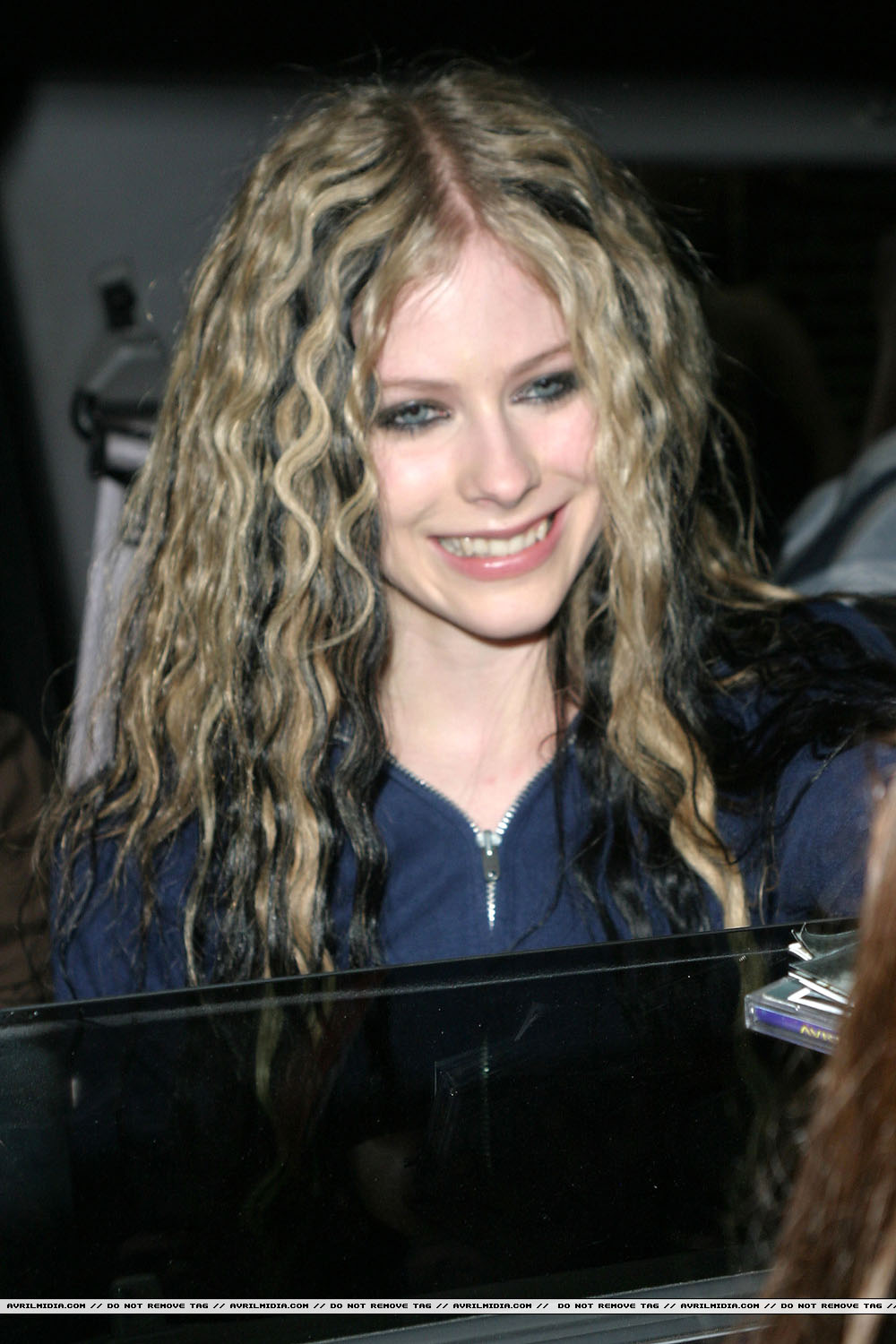 avrilpaparazzi.jpg