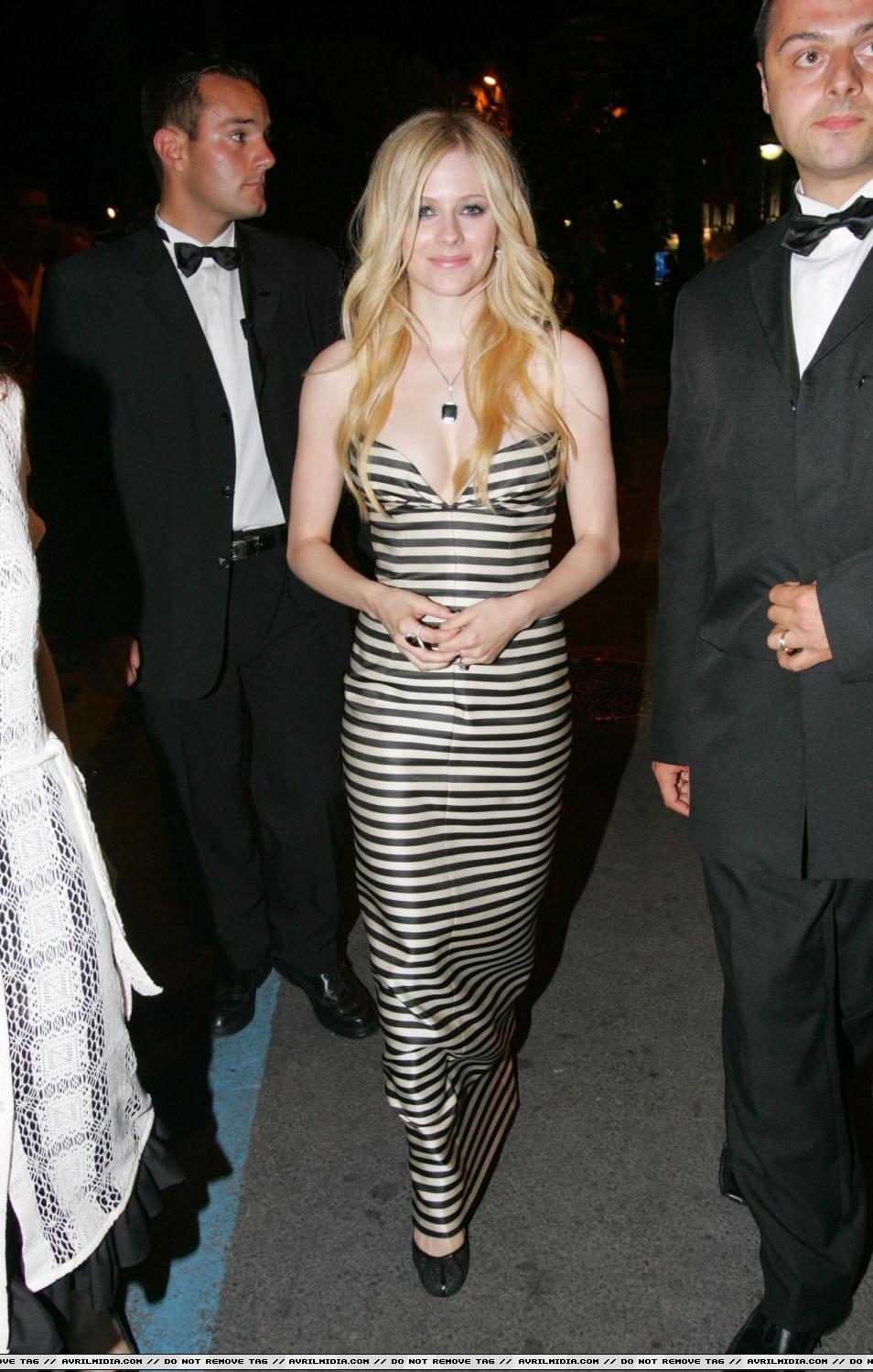 03843_Avril_Lavigne_Over_The_Hedge_party_01.jpg