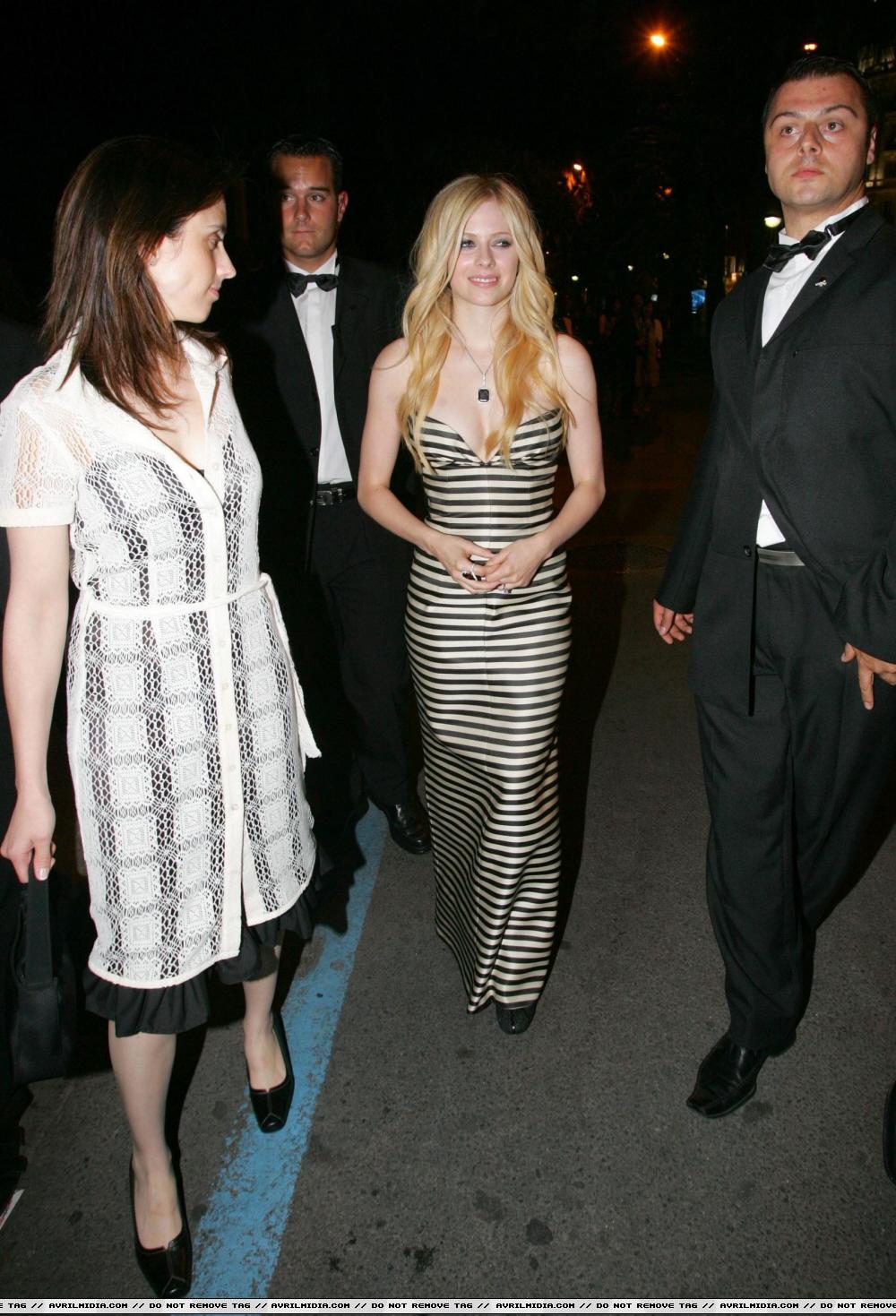 03881_Avril_Lavigne_Over_The_Hedge_party_02.jpg