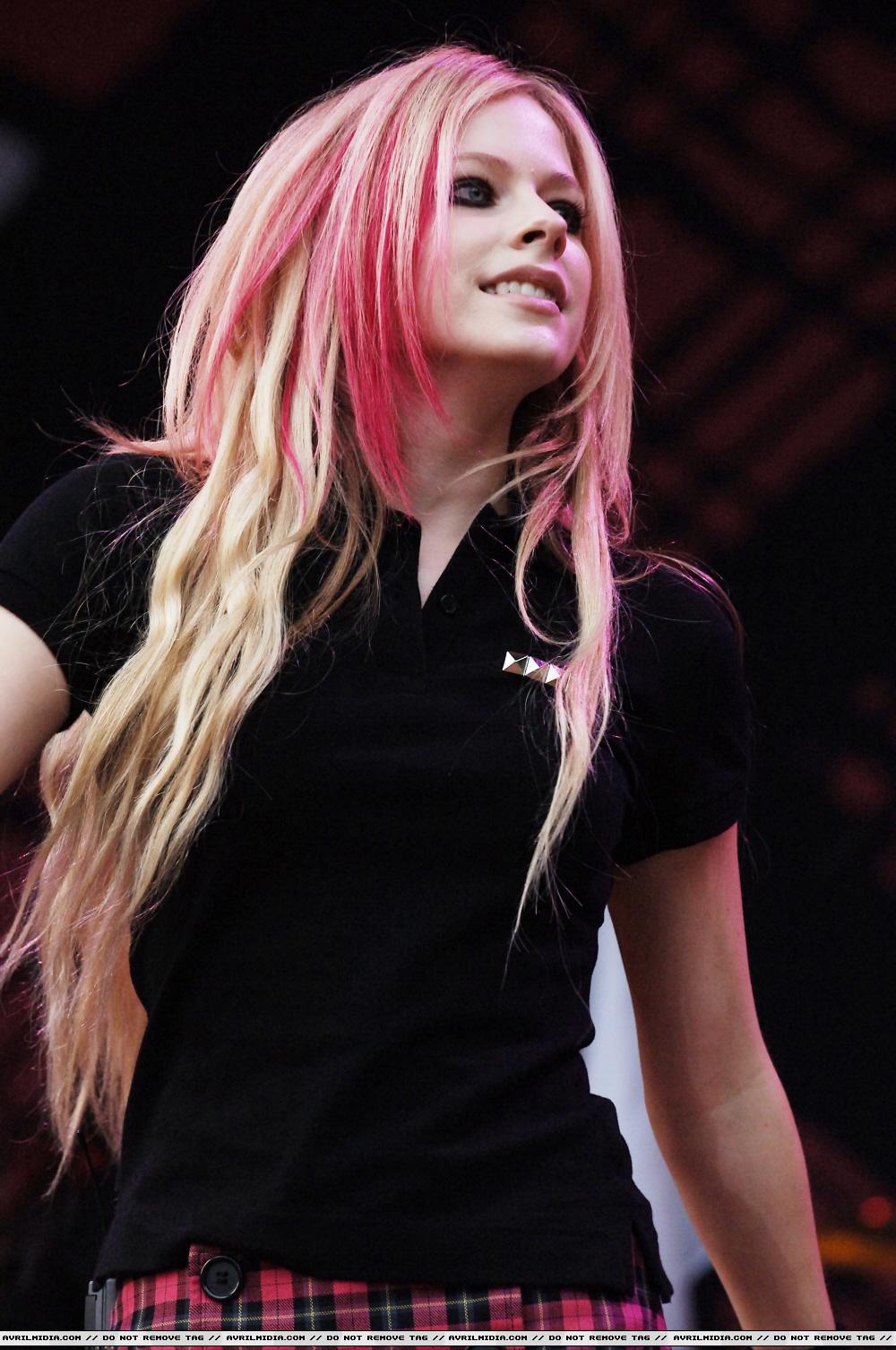 53632_AvrilLavigneHamburg_999_122_1100lo.jpg