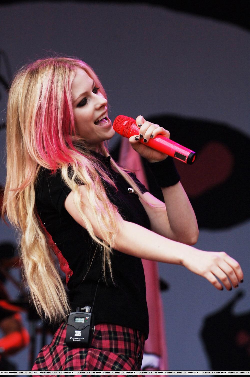 53806_AvrilLavigneHamburg_1123_122_43lo.jpg