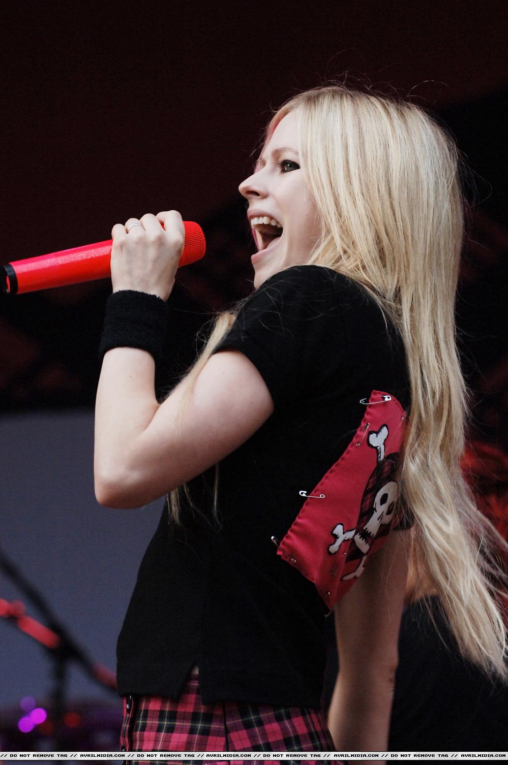 53811_AvrilLavigneHamburg_5140_122_798lo.jpg