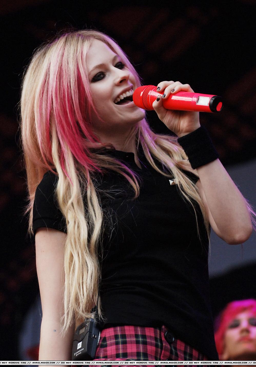 53858_AvrilLavigneHamburg_7176_122_692lo.jpg