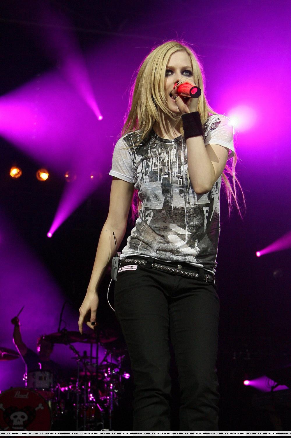 75226_Avril_Lavigne_5_122_567lo.jpg