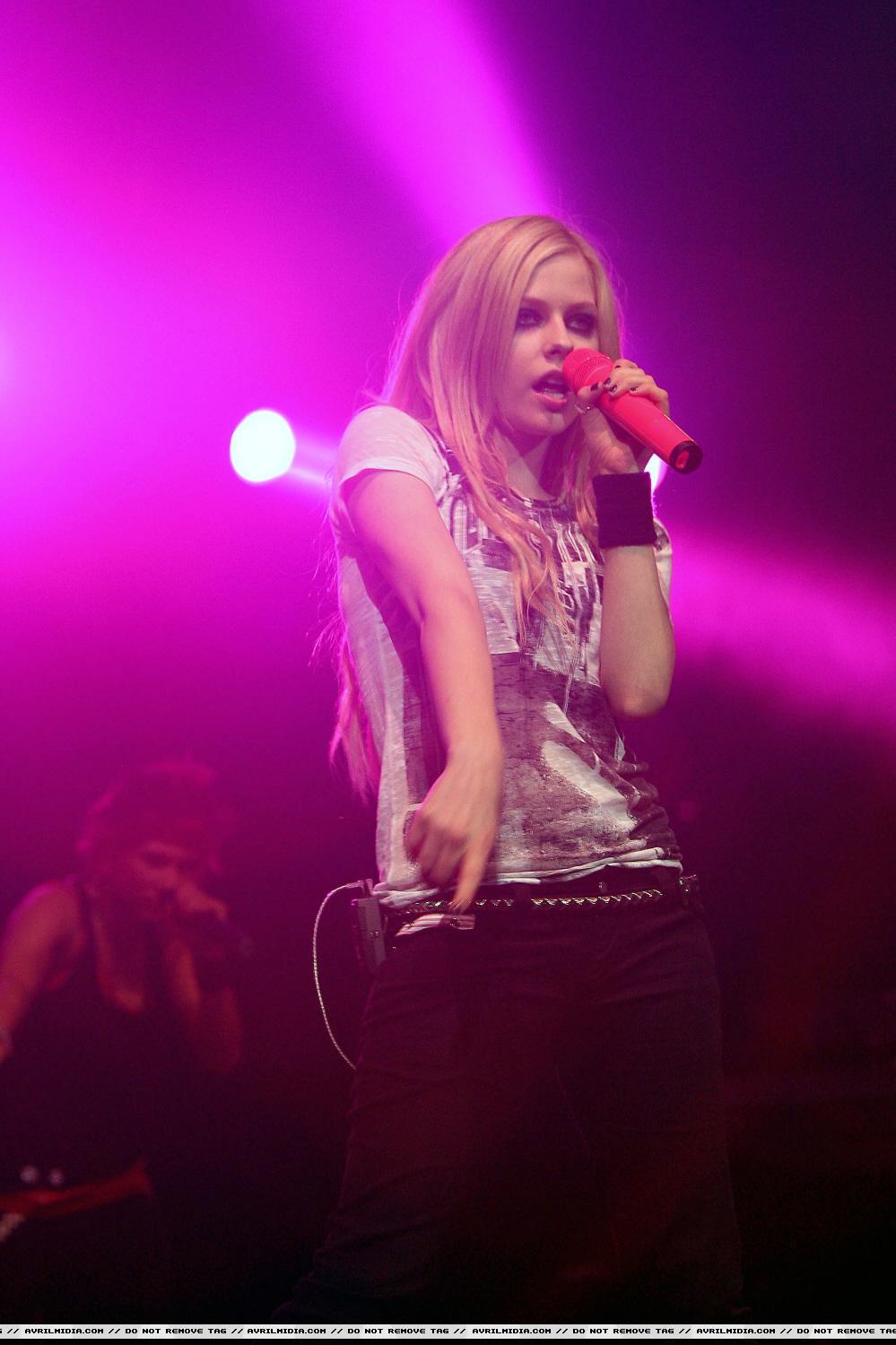 75229_Avril_Lavigne_6_122_567lo.jpg