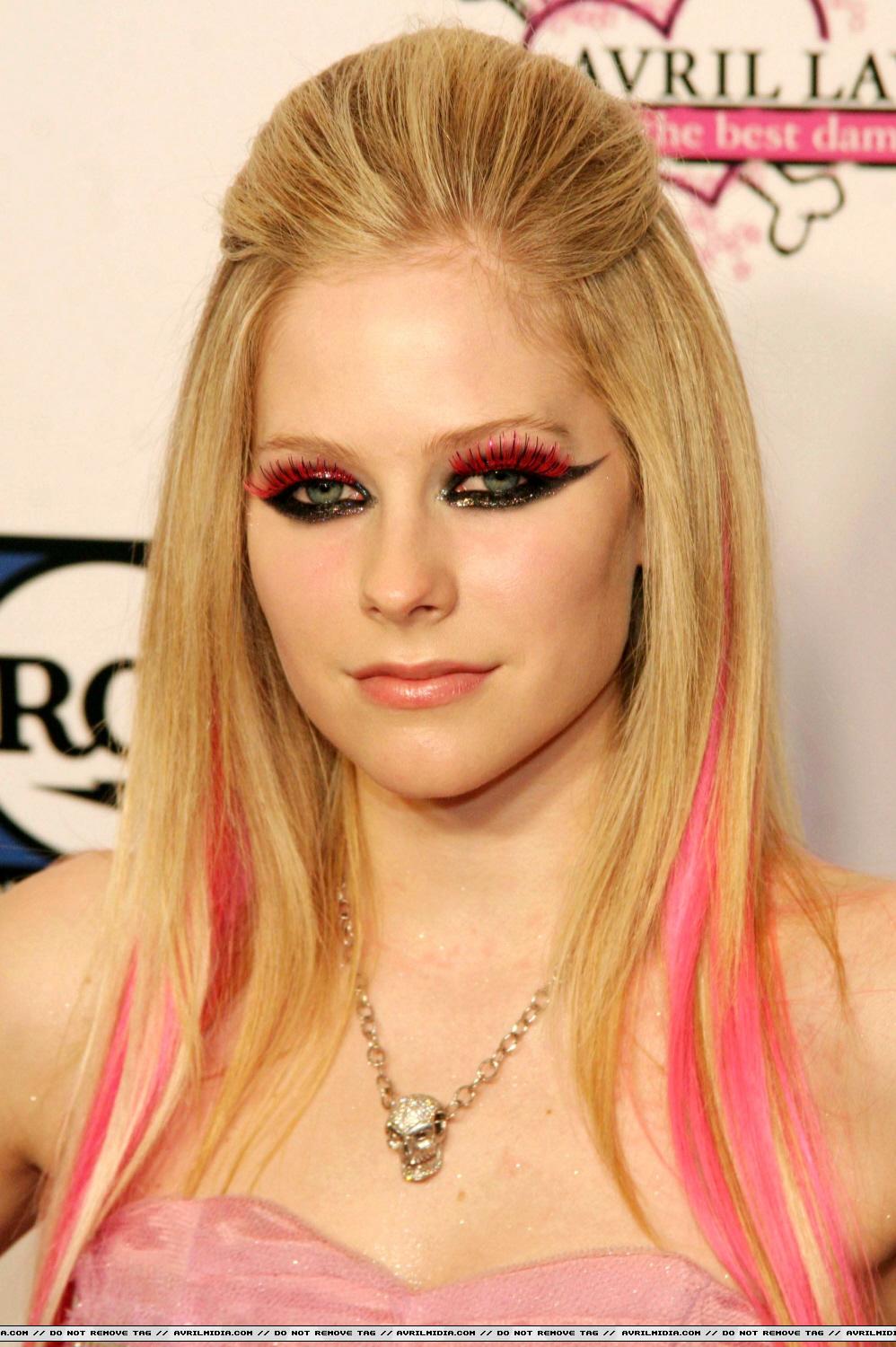 Avril_Lavigne_CDRelease_002.jpg