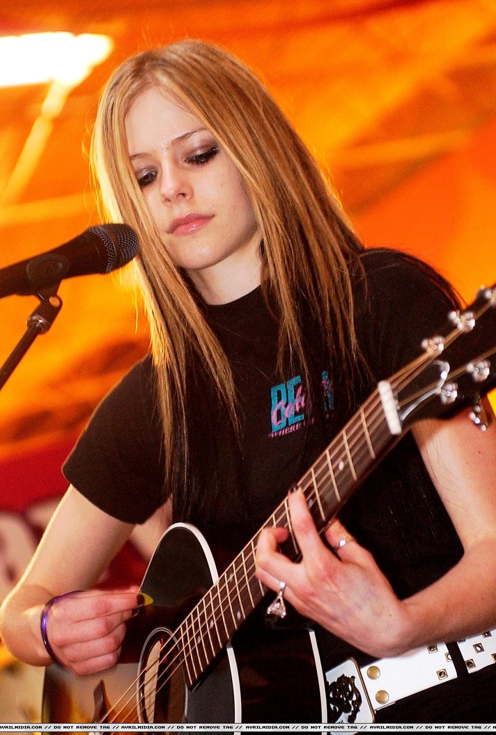 avrillavigne02.jpg