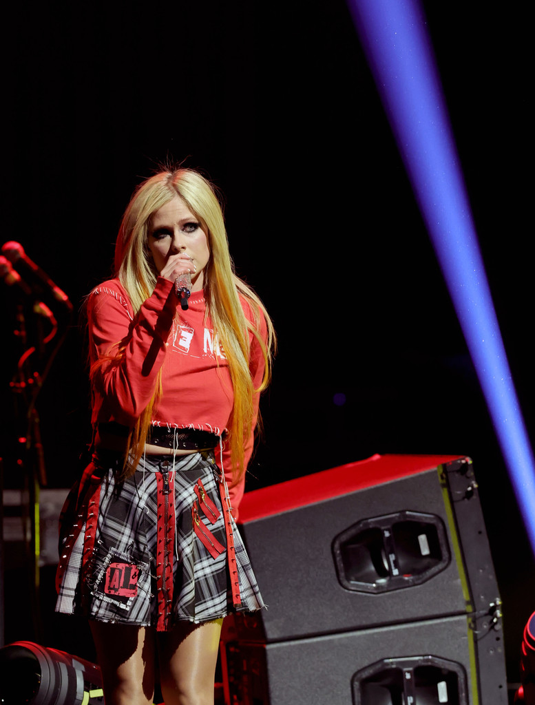 Avril_Lavigne_2022_iHeartRadio_ALTer_EGO_Presented_SwRsfgM7cO1x.jpg