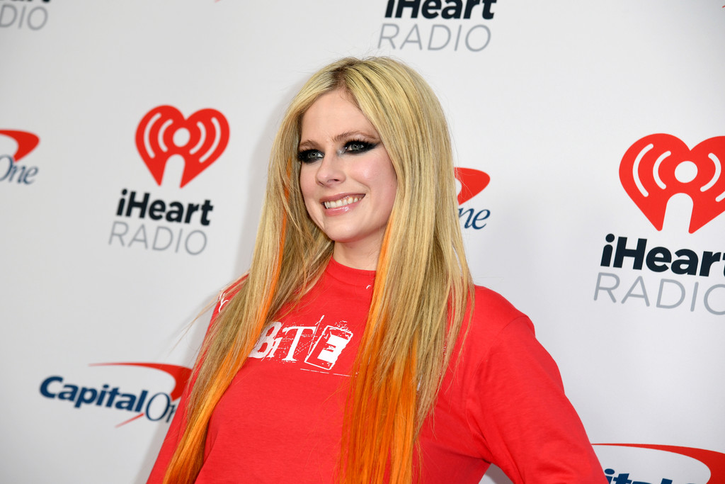 Avril_Lavigne_2022_iHeartRadio_ALTer_EGO_Presented_cuScNjT-7nMx.jpg