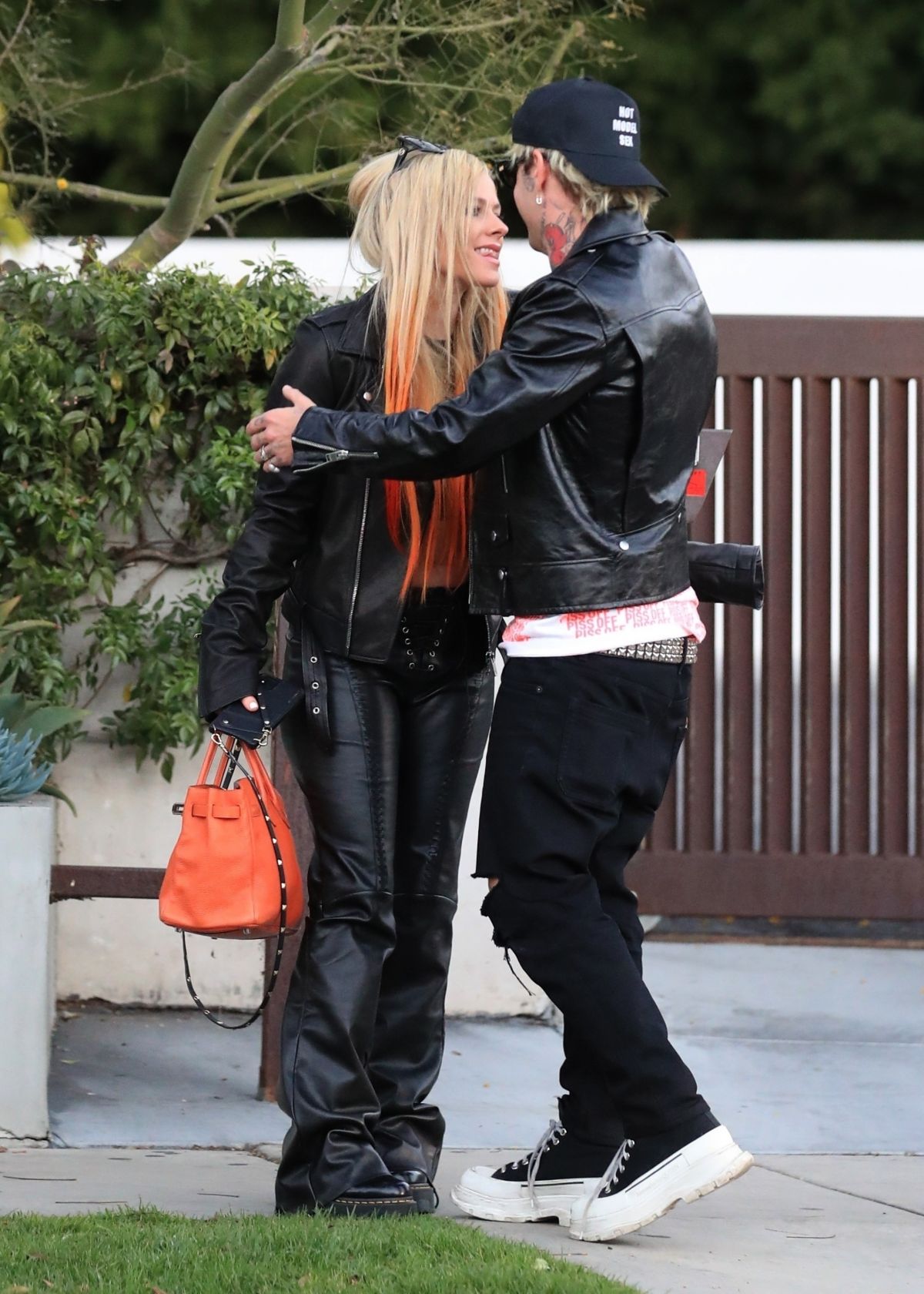 Avril_Lavigne_Out_in_West_Hollywood_01-20-2022__2_.jpg