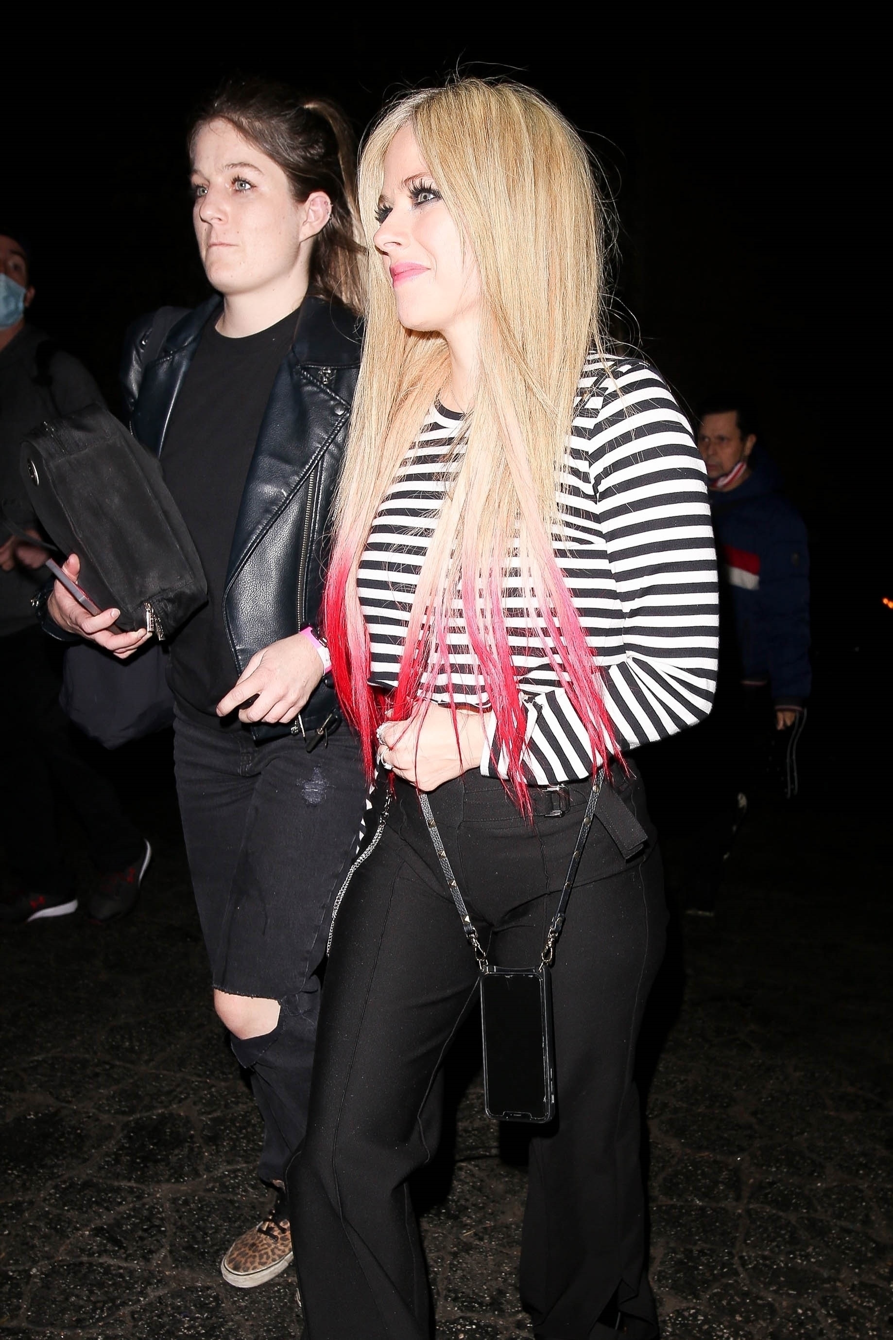 avril_lavigne_-_in_hollywood_20211205__10_.jpg