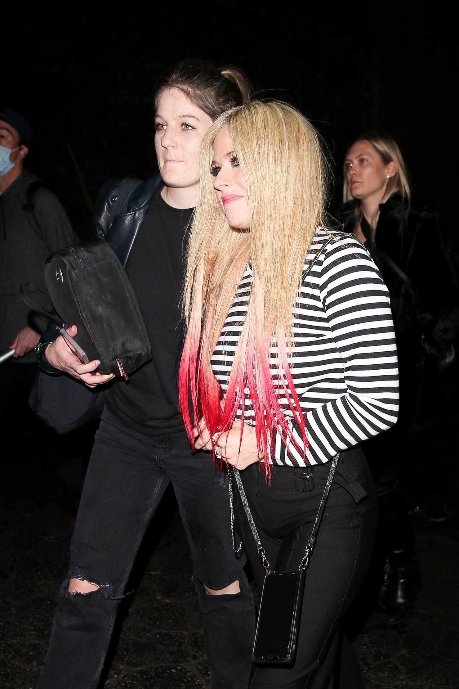 avril_lavigne_-_in_hollywood_20211205__3_.jpg