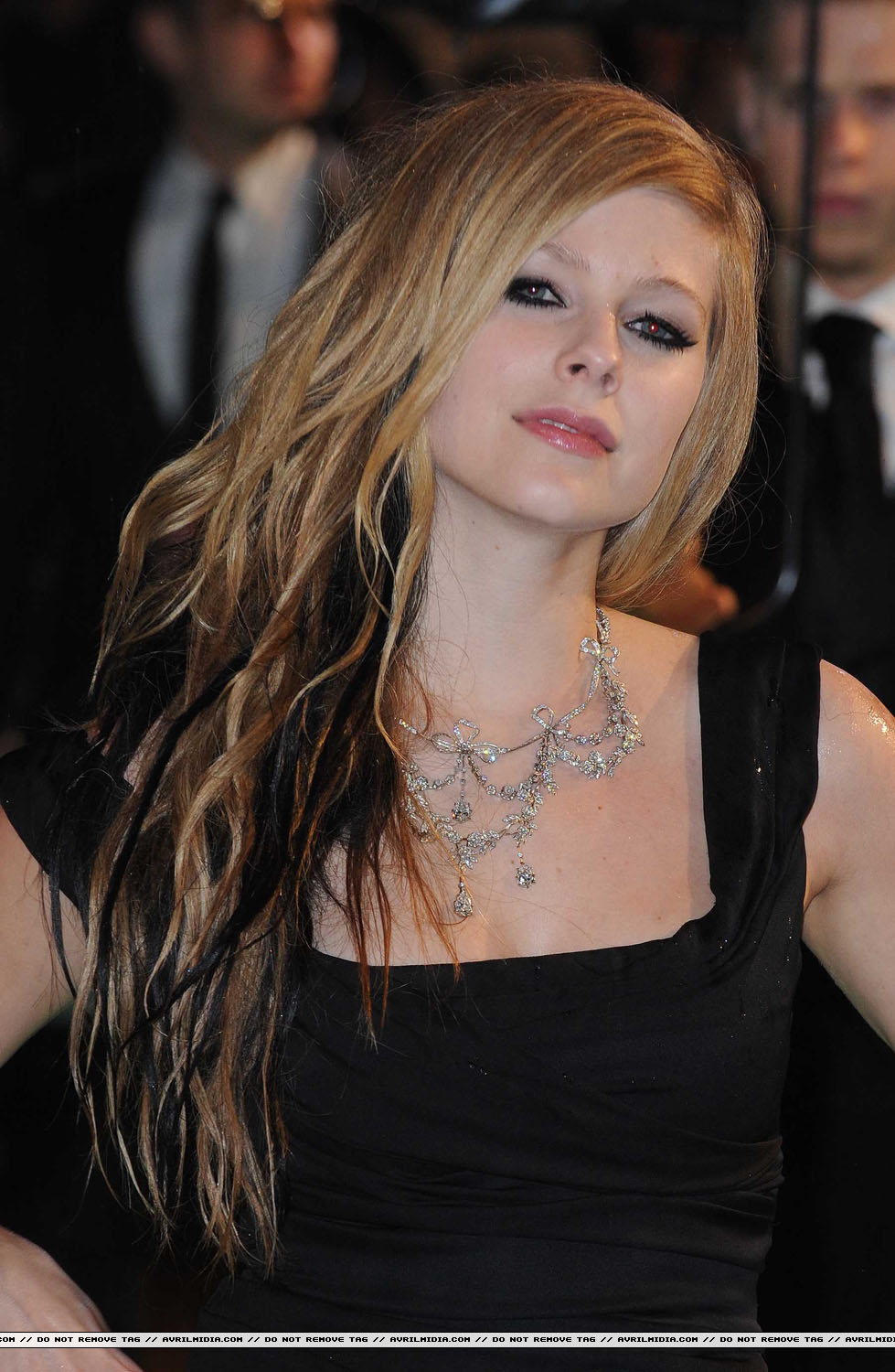 avril-75_copy.JPG