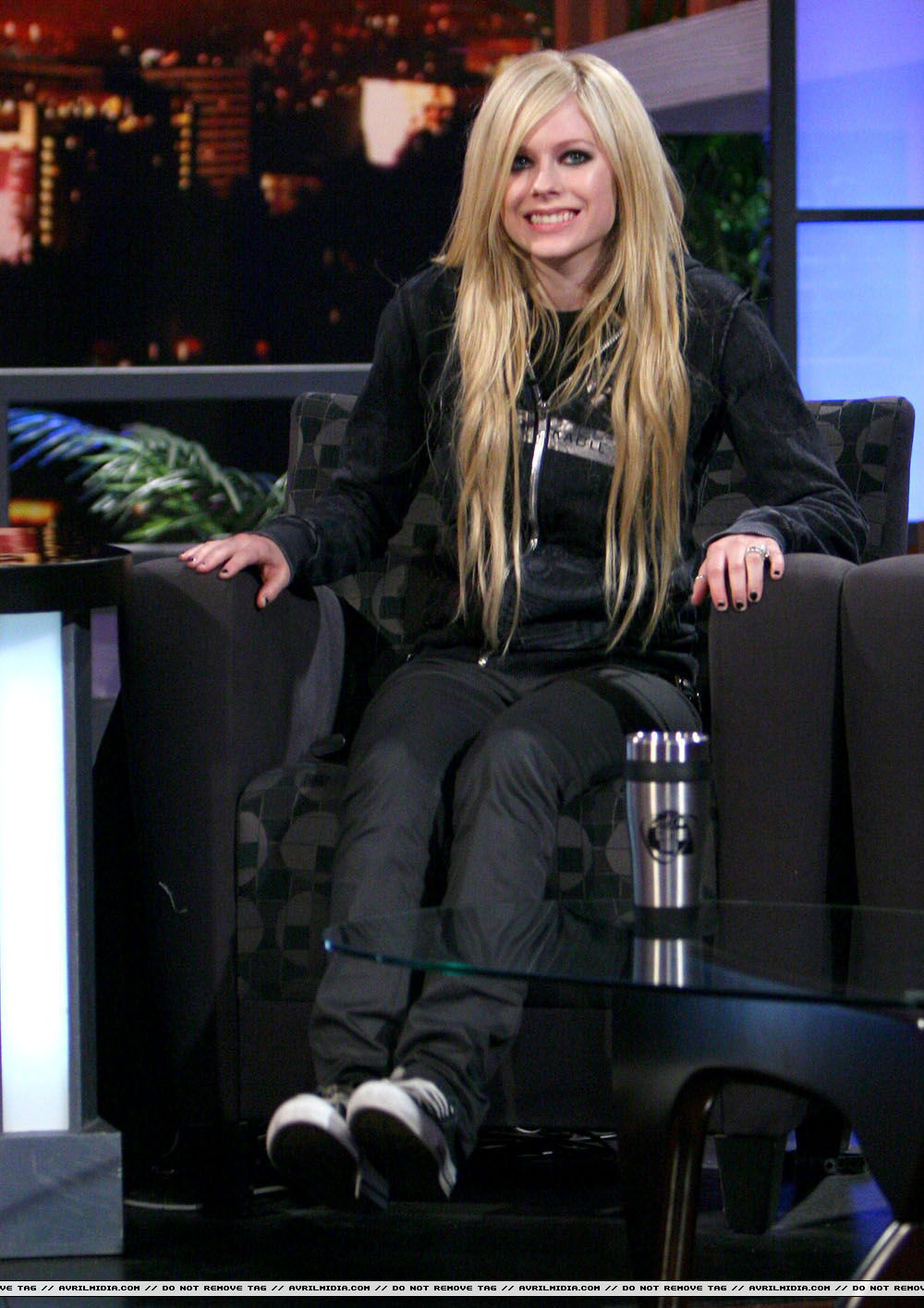 avrillavigne-2007carsondalyshow15jun-06tc_copy.jpg