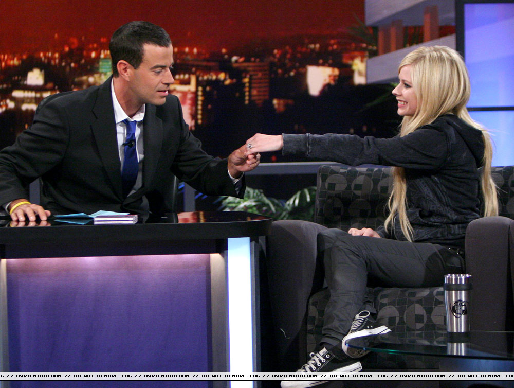 avrillavigne-2007carsondalyshow15jun-13tc_copy.jpg