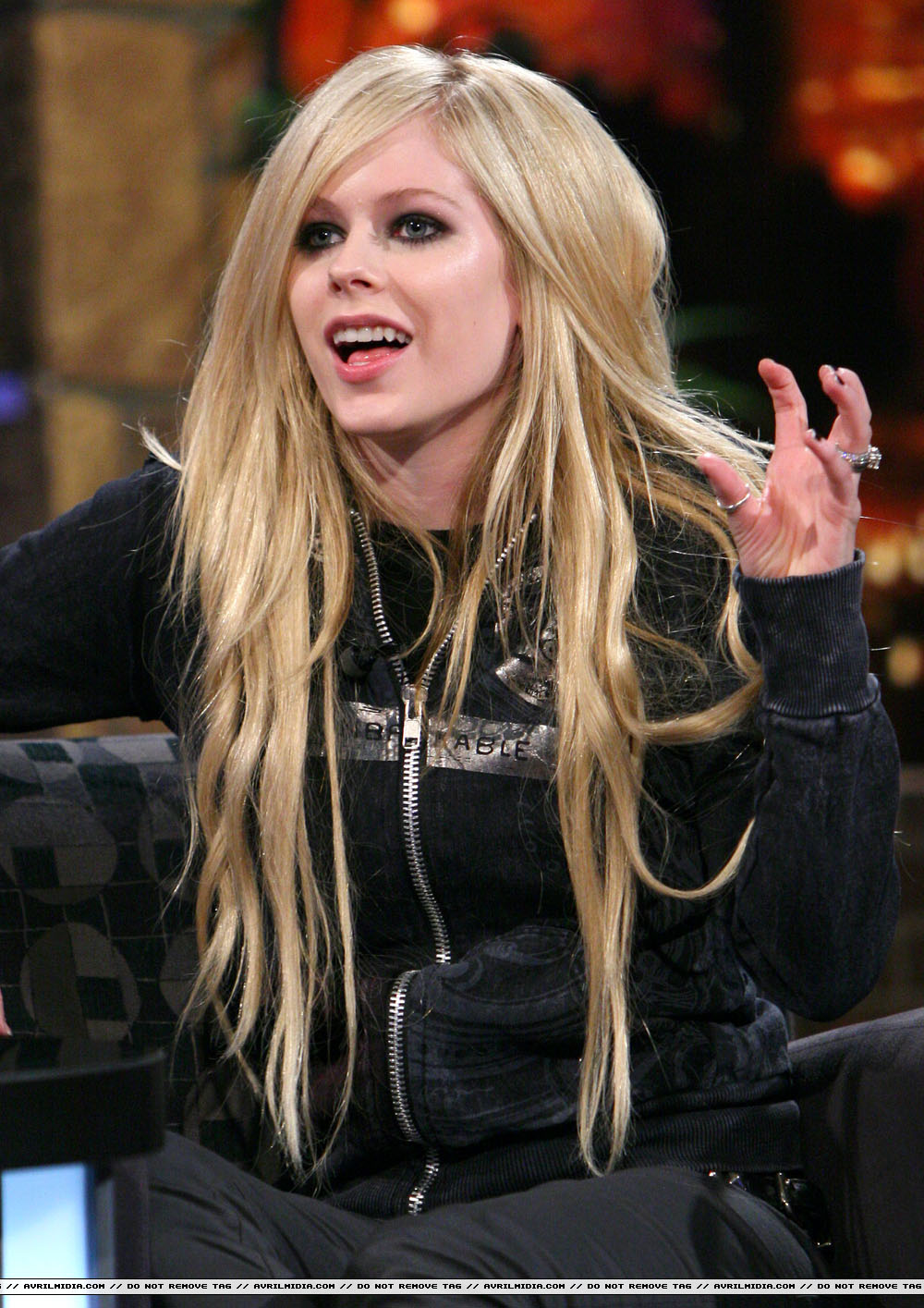 avrillavigne-2007carsondalyshow15jun-19tc_copy.jpg