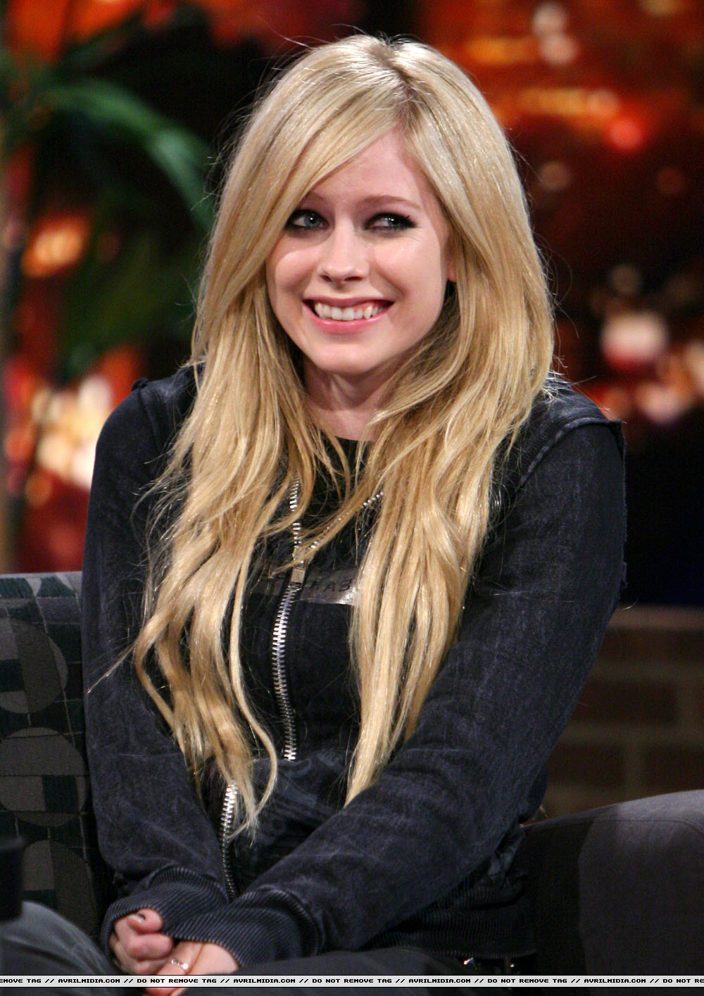 avrillavigne-2007carsondalyshow15jun-21tc_copy.jpg