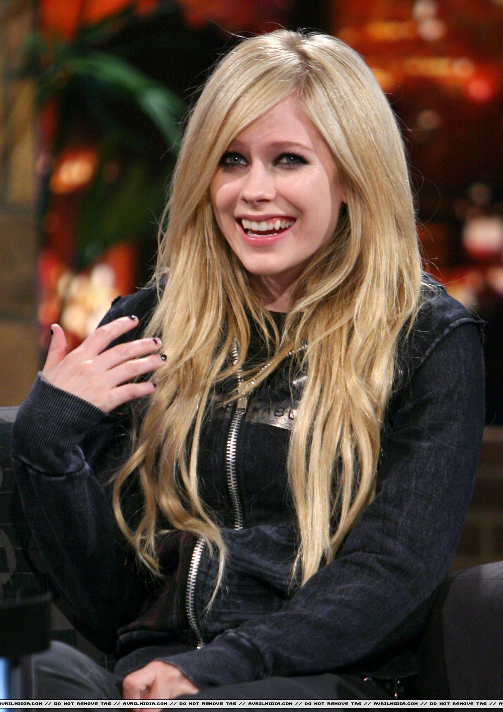 avrillavigne-2007carsondalyshow15jun-23tc_copy.jpg