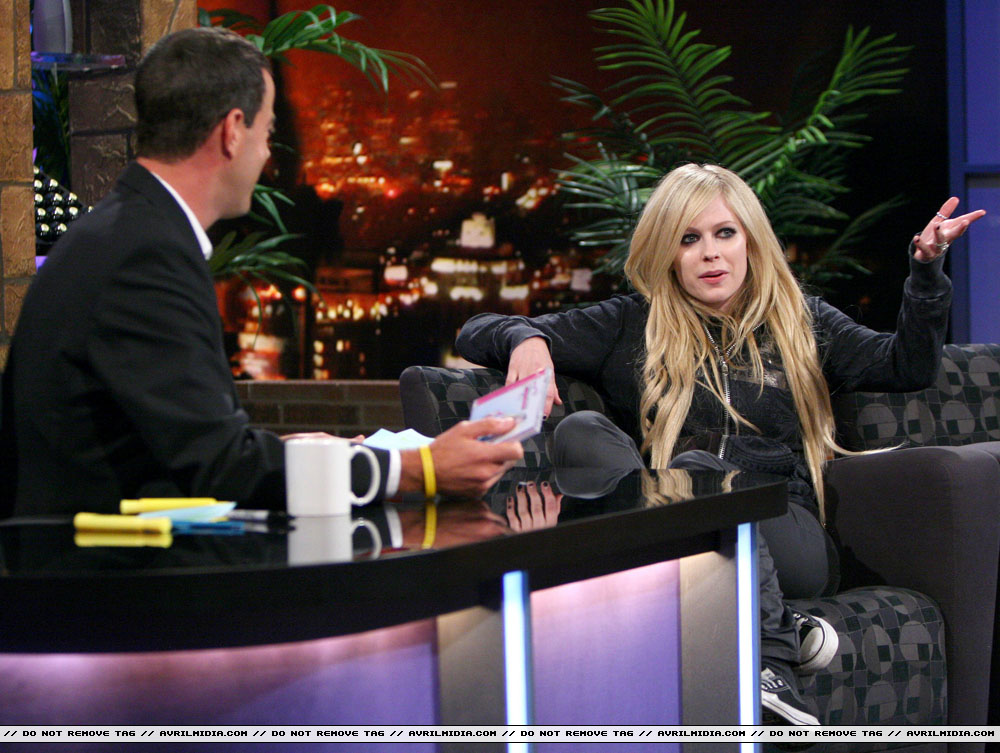 avrillavigne-2007carsondalyshow15jun-35tc_copy.jpg