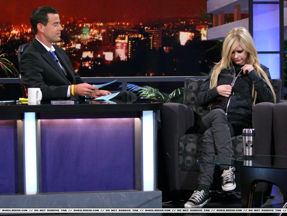 avrillavigne-2007carsondalyshow15jun-39tc_copy.jpg