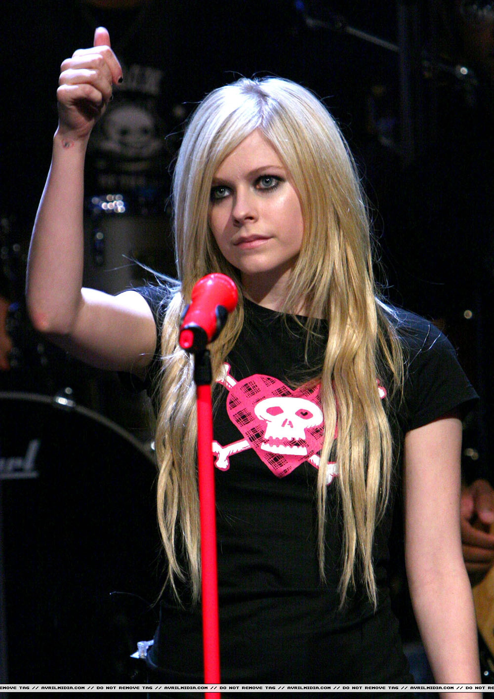 avrillavigne-2007carsondalyshow15jun-47tc_copy.jpg