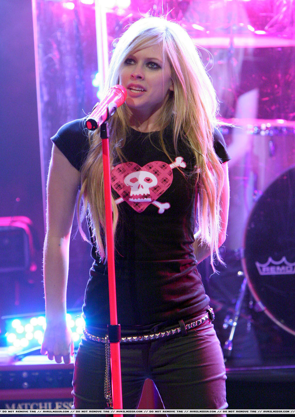 avrillavigne-2007carsondalyshow15jun-65tc_copy.jpg