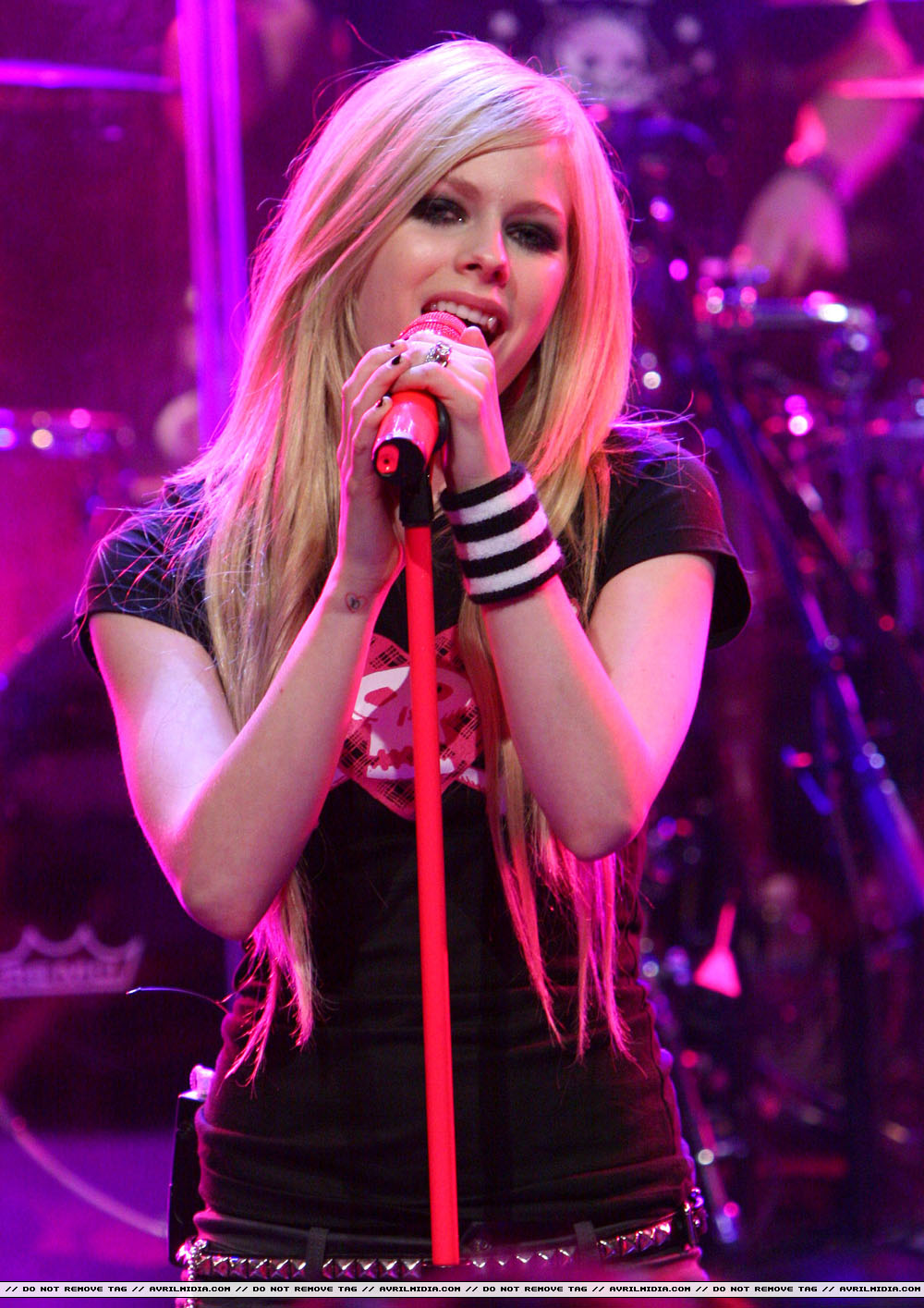 avrillavigne-2007carsondalyshow15jun-68tc_copy.jpg