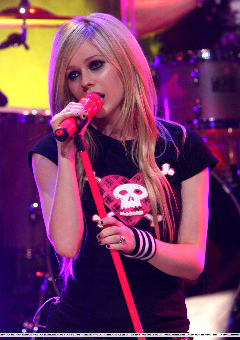 avrillavigne-2007carsondalyshow15jun-71tc_copy.jpg