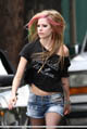 avrillavigne-whatthehellmusicvideoset4dec-11tc.jpg