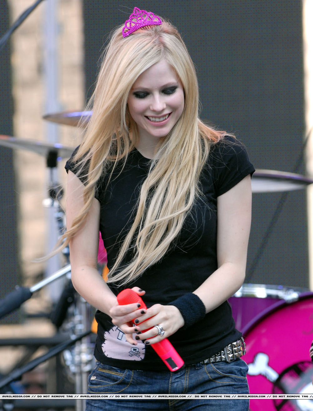 avrillavigne-2007muchmusicawardsrehearsal17jun-19t.jpg