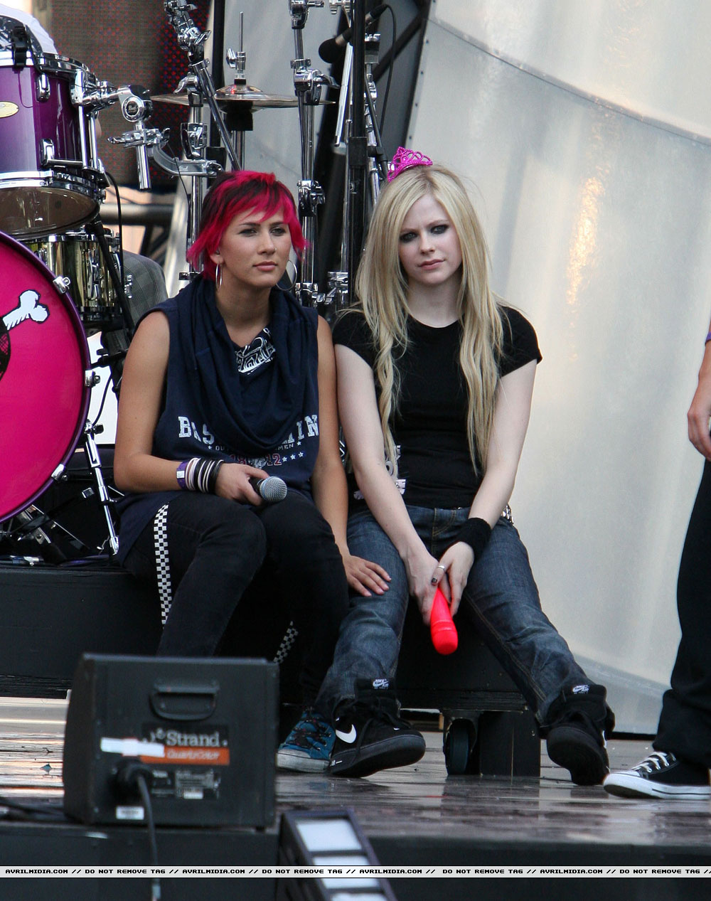 avrillavigne-2007muchmusicawardsrehearsal17jun-30t.jpg