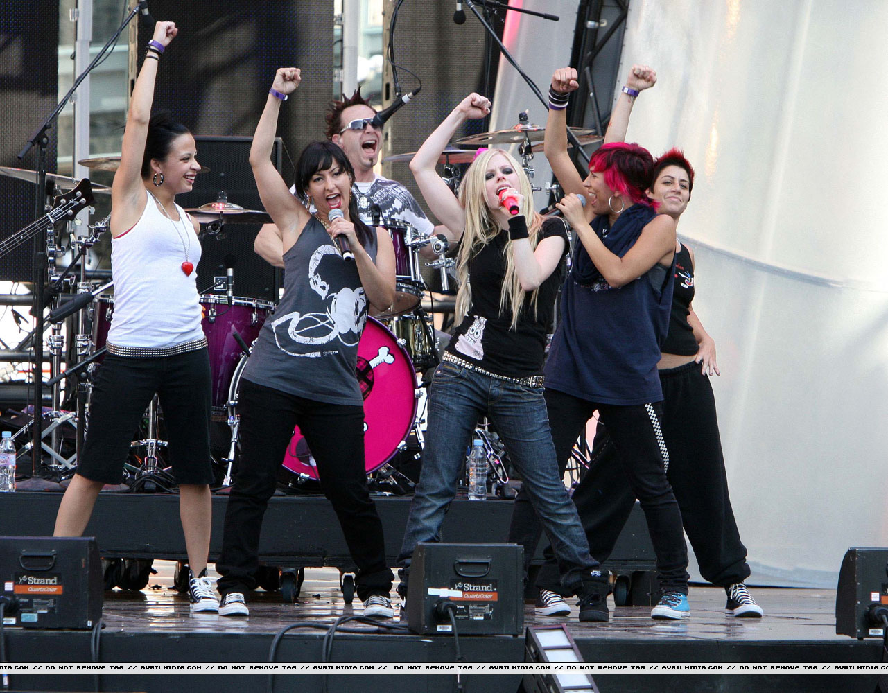 avrillavigne-2007muchmusicawardsrehearsal17jun-34t.jpg