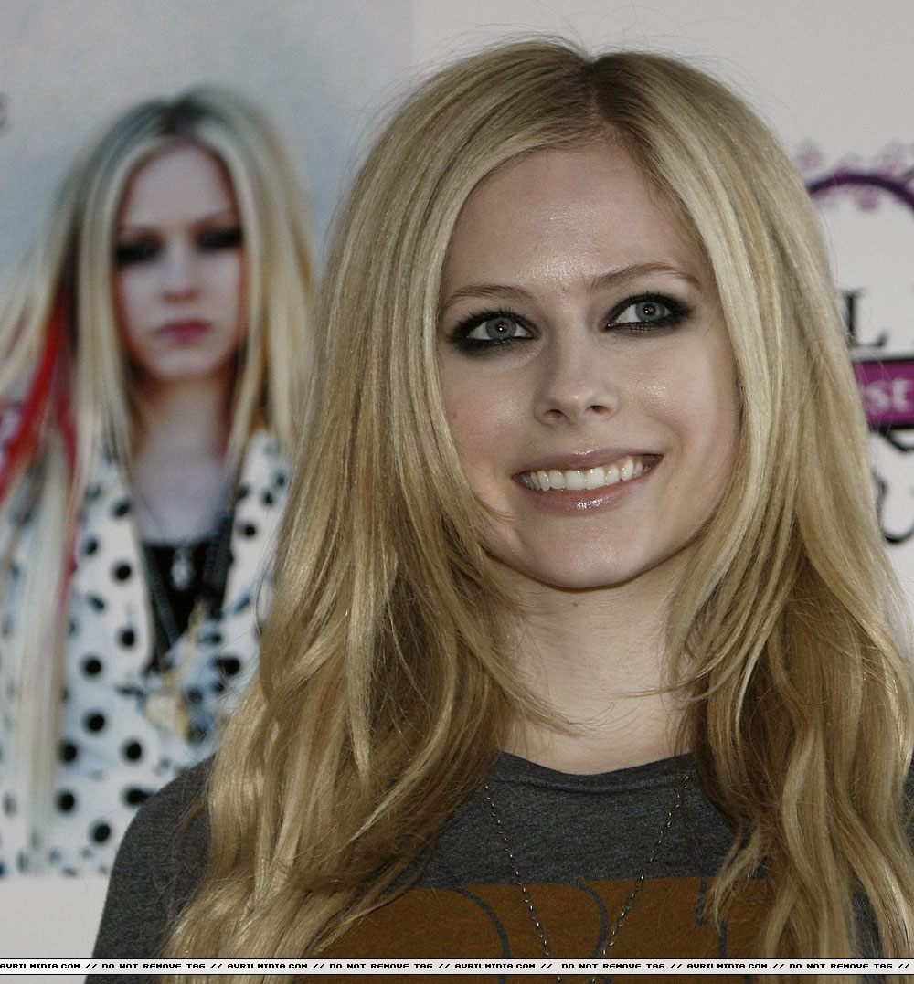 avrillavigne-2007tbdtalbummadridpromo26jun-13tc.jpg