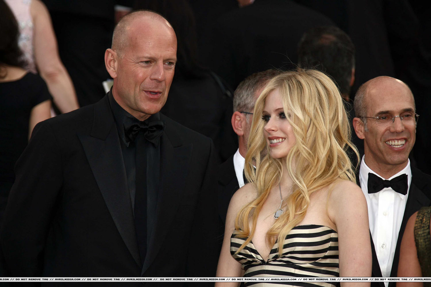 avrillavigne-2009overthehedgecannes21may-082tc.jpg