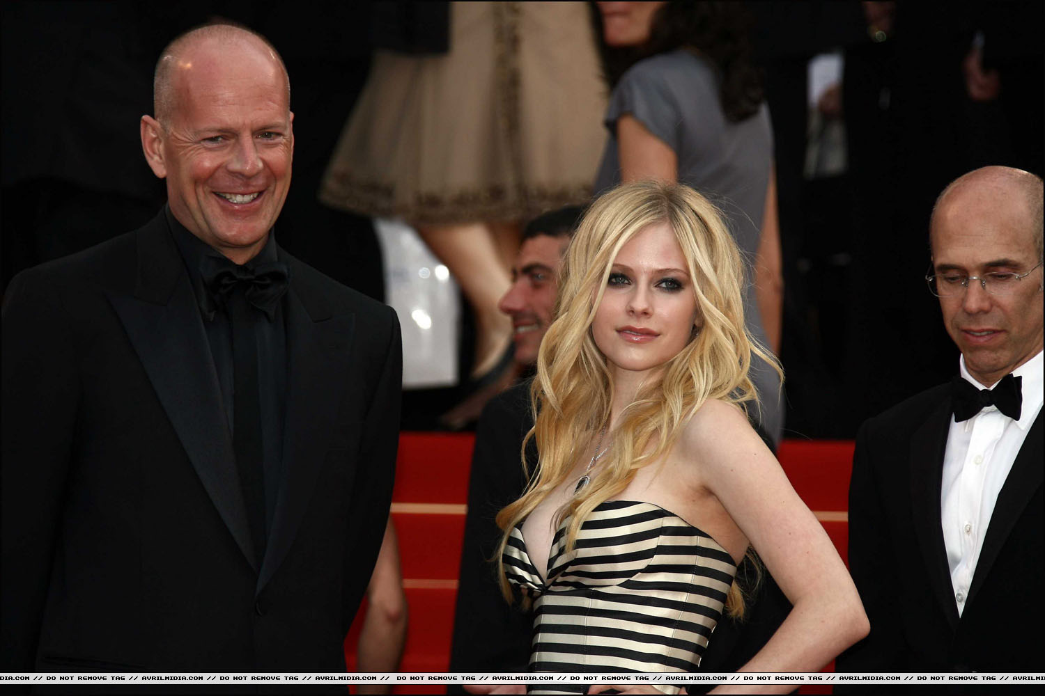 avrillavigne-2009overthehedgecannes21may-085tc.jpg