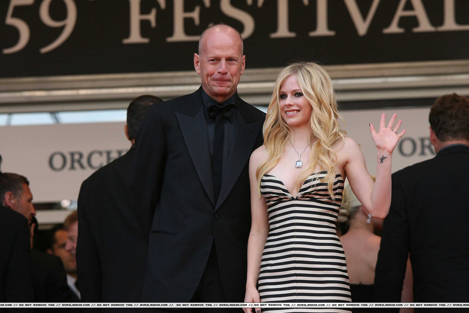 avrillavigne-2009overthehedgecannes21may-094tc.jpg