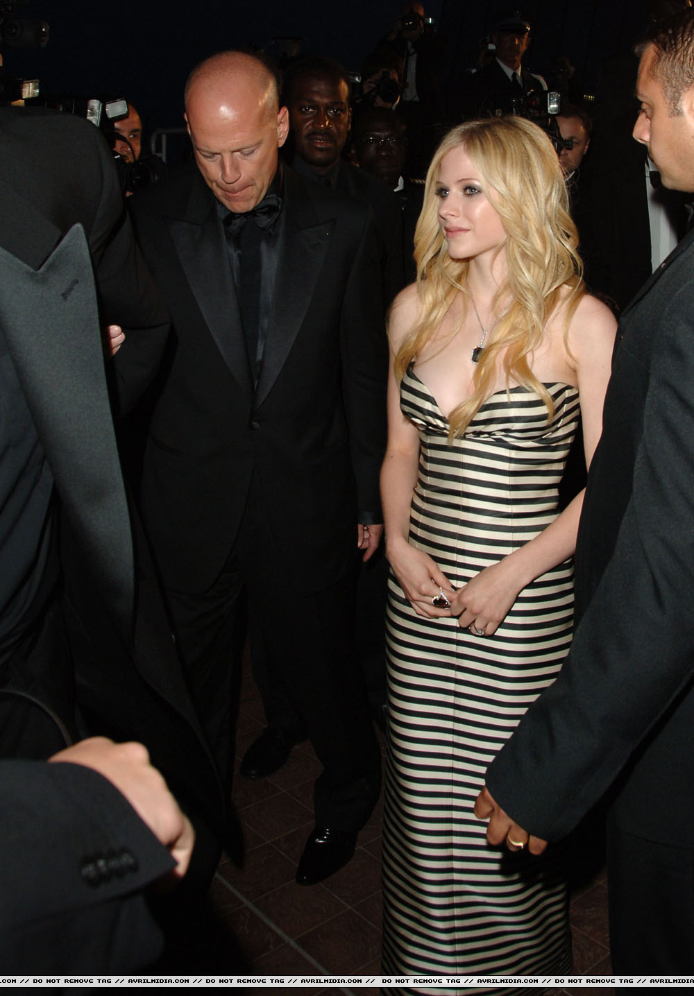 avrillavigne-2009overthehedgecannes21may-216tc.jpg