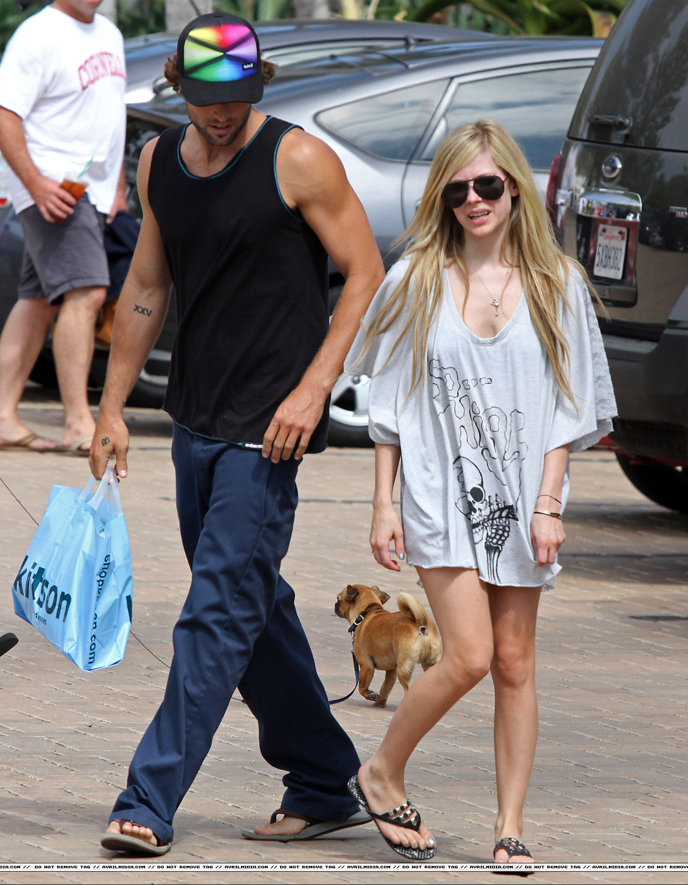 11003_Avril_Lavigne_Shopping_at_Kitson_in_Malibu_July_14_2011_10_122_3lo.jpg