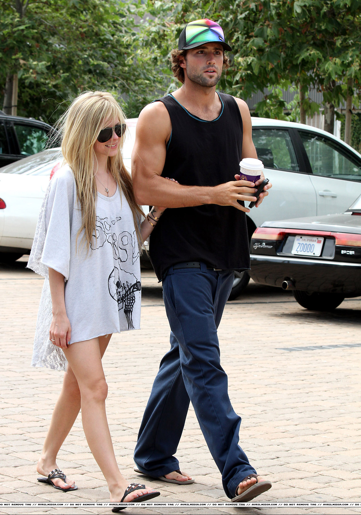 11013_Avril_Lavigne_Shopping_at_Kitson_in_Malibu_July_14_2011_05_122_502lo.jpg