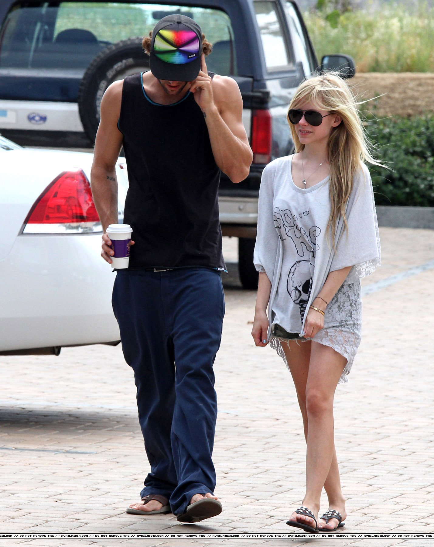 11015_Avril_Lavigne_Shopping_at_Kitson_in_Malibu_July_14_2011_12_122_468lo.jpg