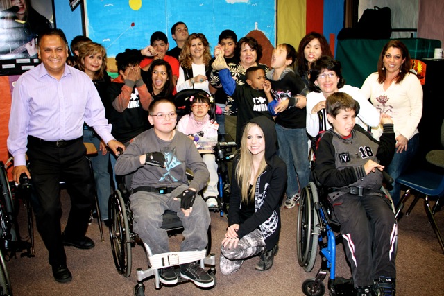 Avril_Lavigne_Rockstar_Club_at_Easter_Seals_in_Glendale2C_CA_28March_201229_1.jpg