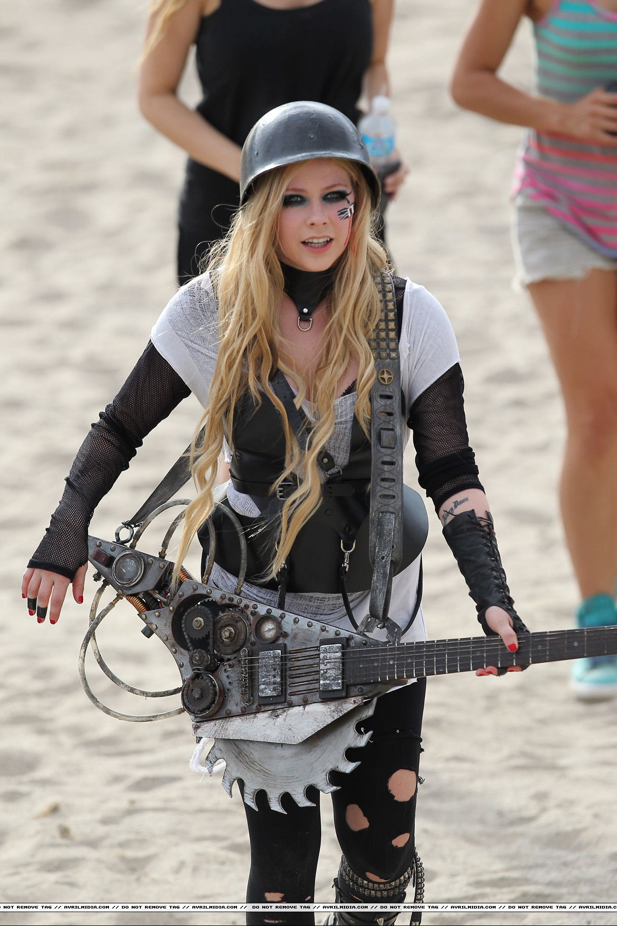 avrilmidia_rocknroll_260713_2819129.jpg