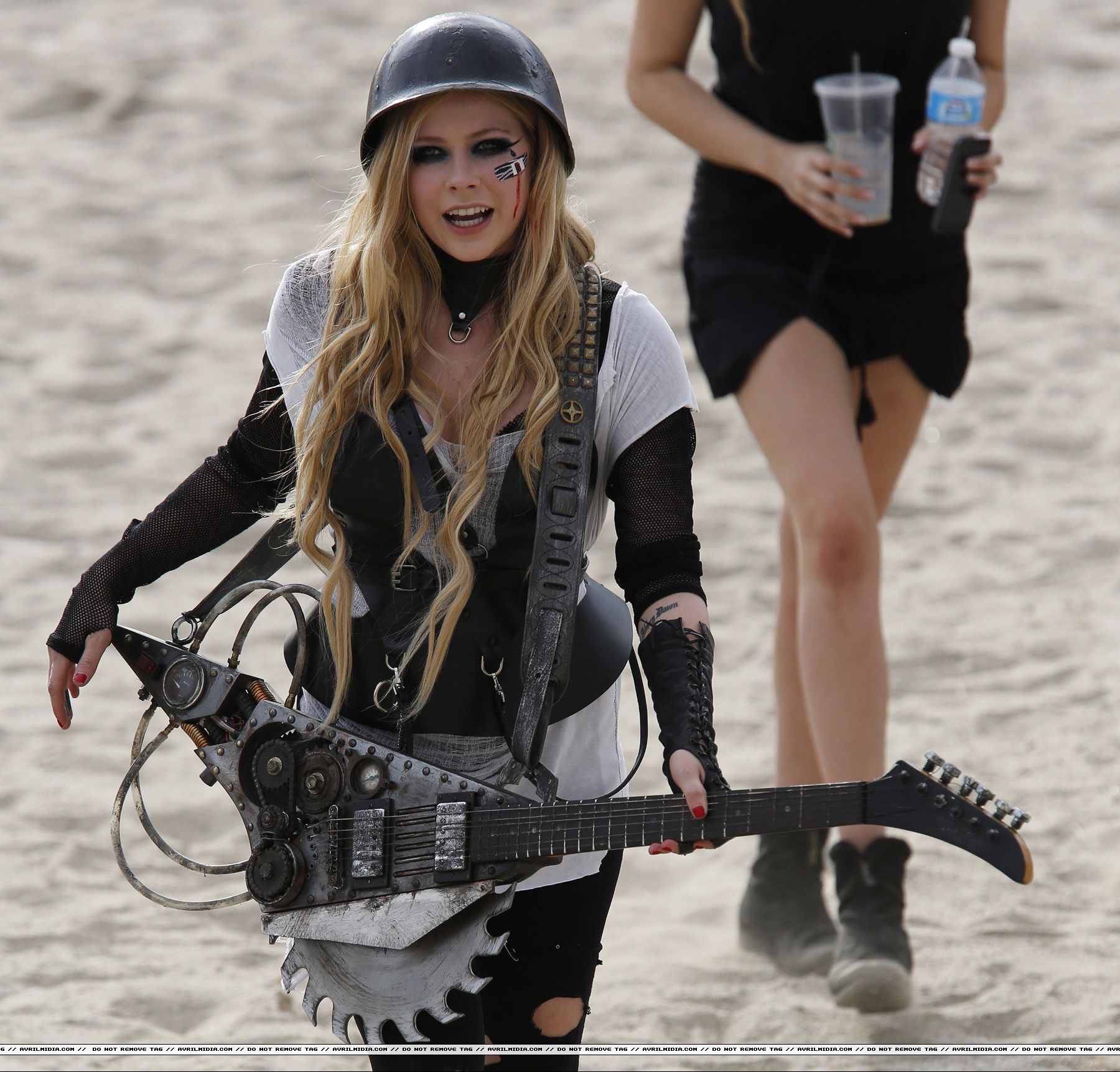 avrilmidia_rocknroll_260713_2824829.jpg